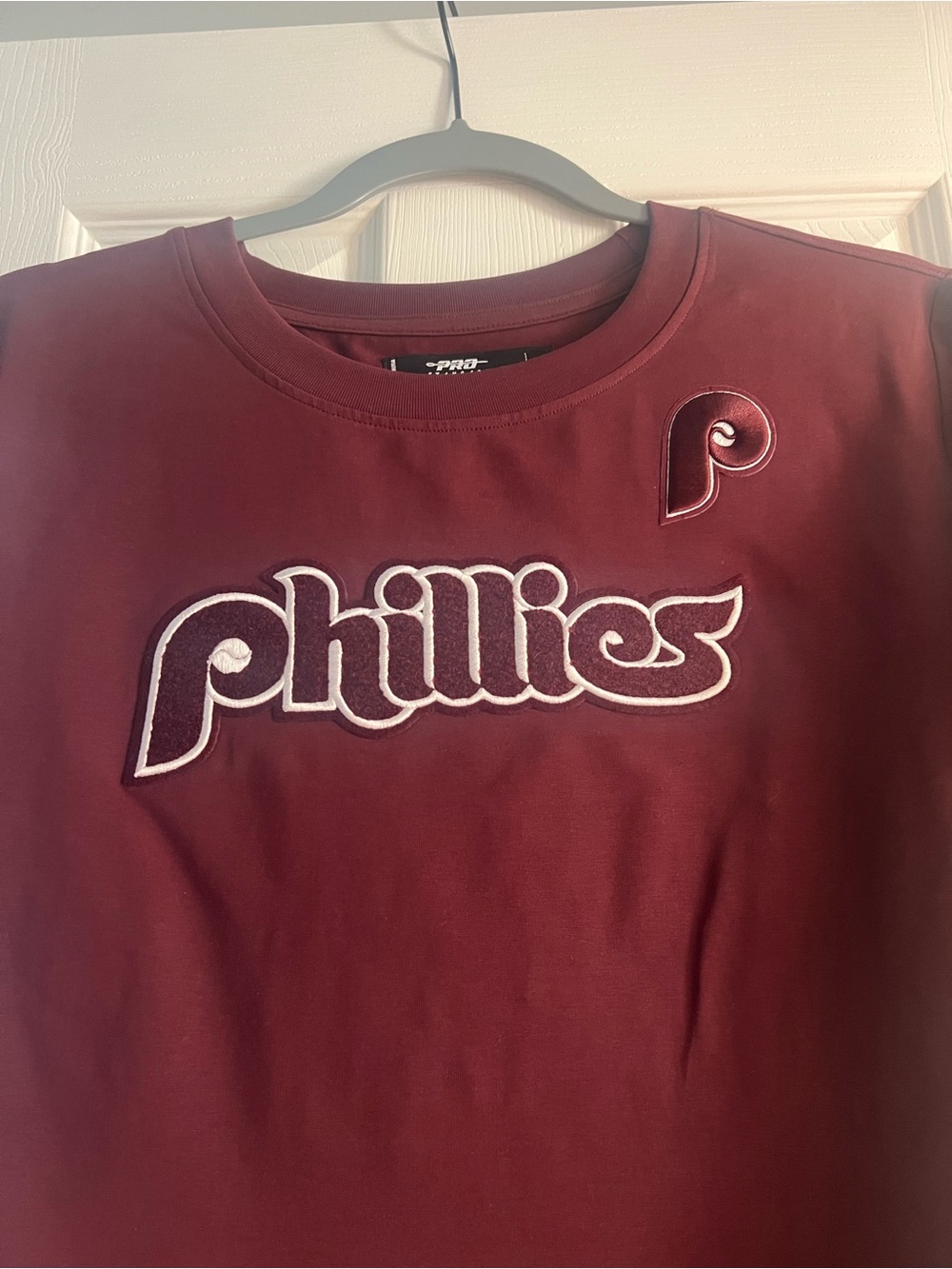 Phillies Women’s Pro Standard Maroon Short Sleeved Shirt